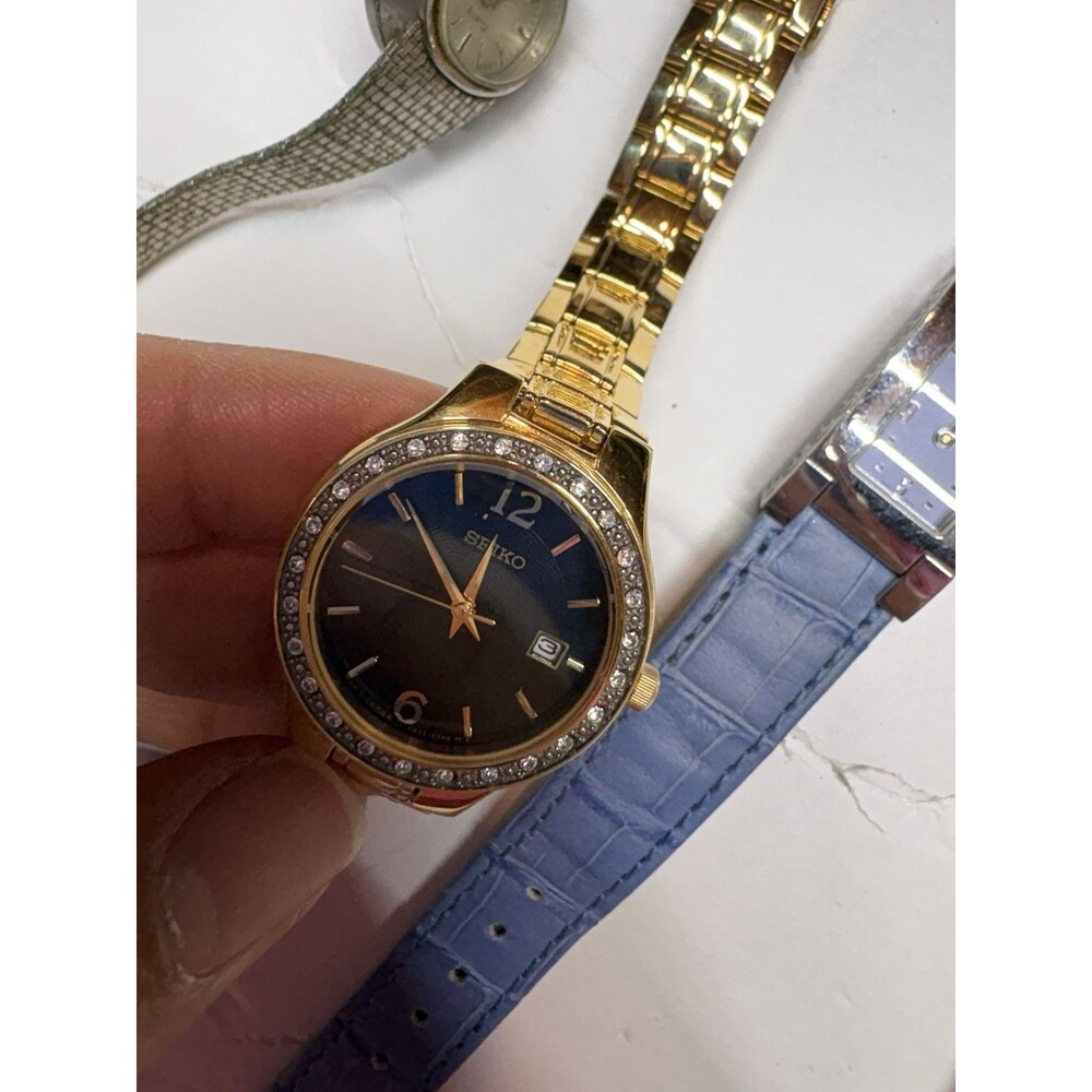 Lot of 8 Vintage and Modern Women's Watches - Seiko, Citizen, Versace, Hamilton - Picture 5 of 16